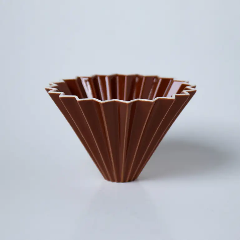 Origami Dripper M 02 with Wood Holder BROWN قمع ترشيح اورقامي بني مع قاعدة خشبية
