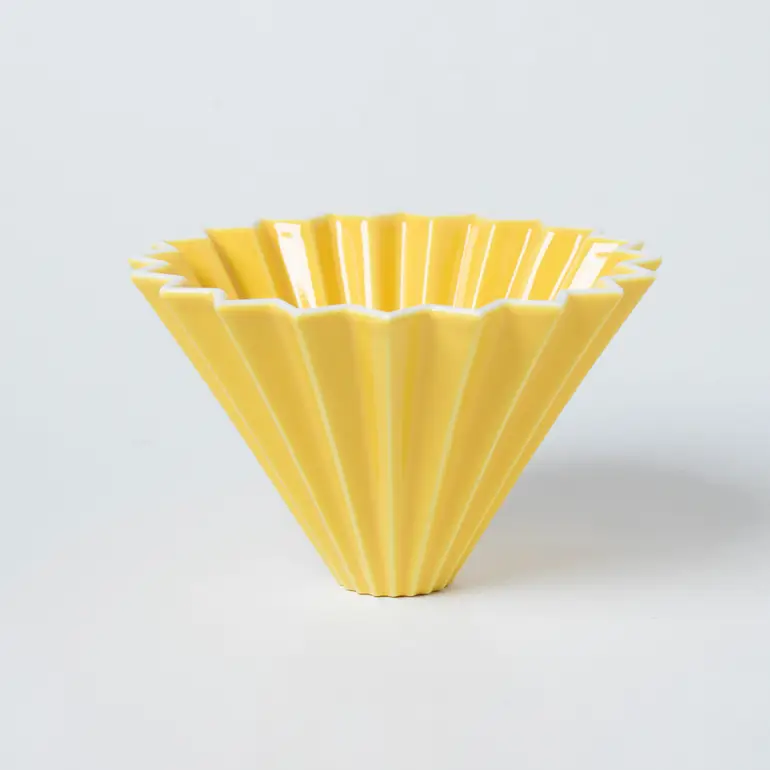 Origami Dripper M 02 with Wood Holder YELLOW قمع ترشيح اورقامي أصفر مع قاعدة خشبية
