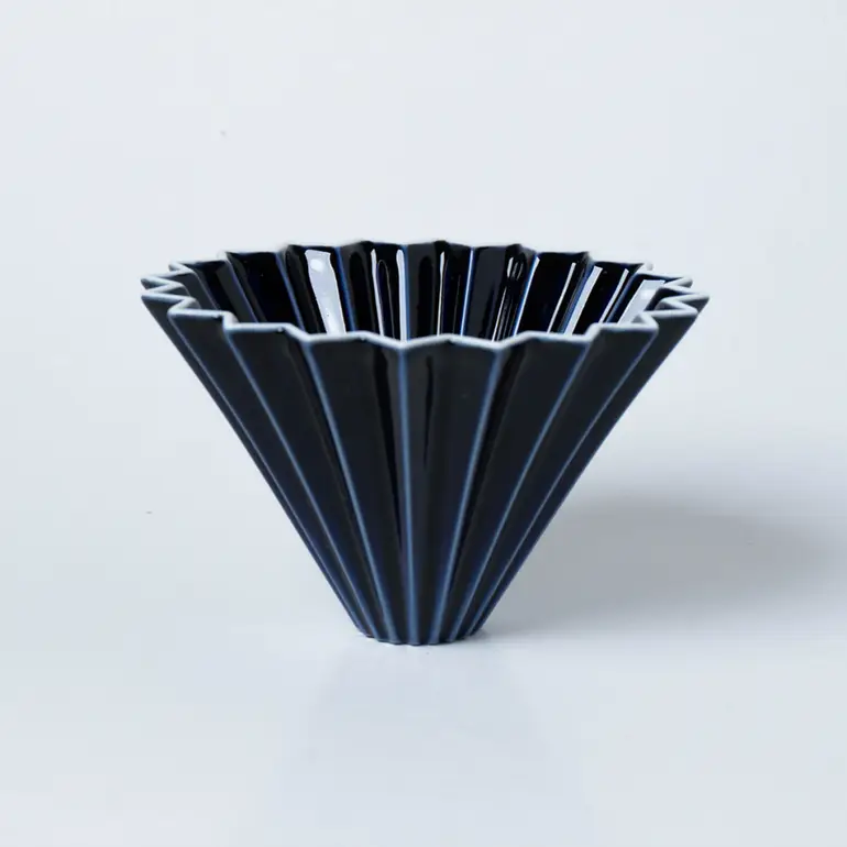 Origami Dripper M 02 with Wood Holder NAVY قمع ترشيح اورقامي كحلي مع قاعدة خشبية
