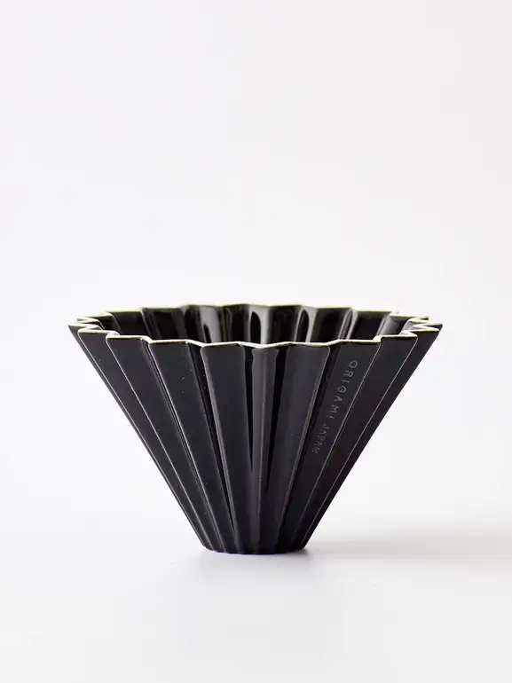 Origami Dripper M 02 Black  قمع ترشيح اورقامي أسود مع قاعدة بلاستيكية