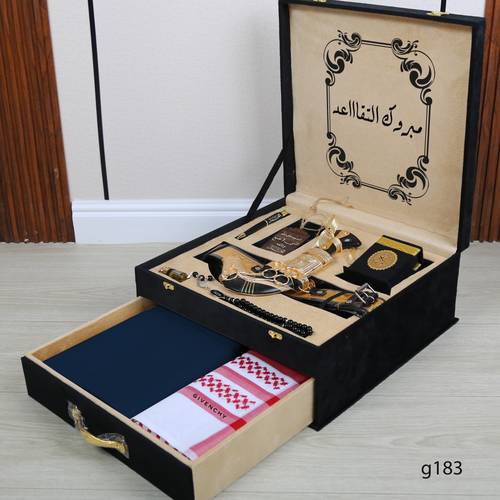 بوكس ملكي صيفي تصميم راقي*   ✨ *جفنشي*  ✨    *مكون من* 1️⃣ قماش جفنشي مع المحلقات 2️⃣ شماغ جفنشي  55- 58 - 60 3️⃣ جنبيه ليزر فخمه  4️⃣ مصحف القران الكريم 5️⃣ قلم بالاسم نحت ليزر   6️⃣ سبحه بالاسم نحت ليزر  7️⃣  تعليقه سياره بالاسم نحت ليزر 8️⃣ توله  *التصميم حسب الطلب*