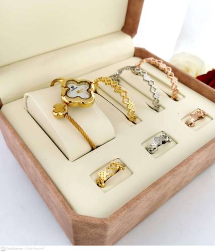 ساعة سوبرتايم سل استيل نسائي  ⌚ تصميم ماركه فان كليف  ⌚ مميزاه الساعه ضد المويه ضمان سنتين  الضمان يشمل المويه والمكينه والبطاريه واي خلل فني  اساور  فان كليف تقليد درجة اولى  خواتم فان كليف درجة اولى   *علبة  الماركه 📦  *كيس الماركه