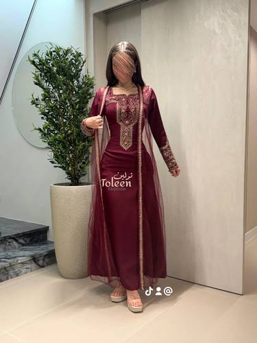 جلابيه  اماراتيه قطعتين/ عنابي - (XXXL) الصدر:١٠٢سم , الخصر:٩١سم