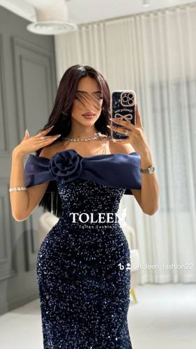 فستان سهرة طويل كحلي ترتر بتصميم اوف شولدر بوردة | فستان هيام - (XXXL) الصدر:١٠٢سم , الخصر:٩١سم