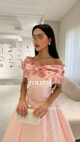 فستان سهرة طويل وردي فاتح كلوش بتصميم اوف شولدر | فستان يارا - (XXL) الصدر:٩٧سم , الخصر:٨٦سم