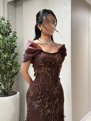 فستان ميلا /موكا - (XXXL) الصدر:١٠٢سم , الخصر:٩١سم