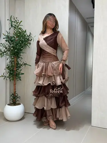 فستان رندي مموج طبقات - (XXXL) الصدر:١٠٢سم , الخصر:٩١سم