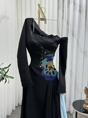 فستان ريوفه اسود في تيفاني - 