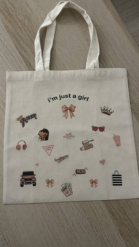 توت باق i'm just a girl 