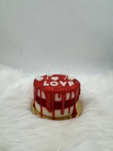 شمعة معطرة شكل كيك love