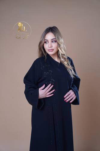 عباية تيسير | أناقة الكسرة الخلفية