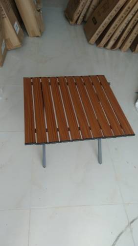 طاوله المونيم 60*60*45 لون خشبي