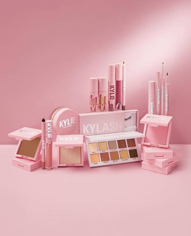 مجموعة المكياج الشاملة Kylie Cosmetics