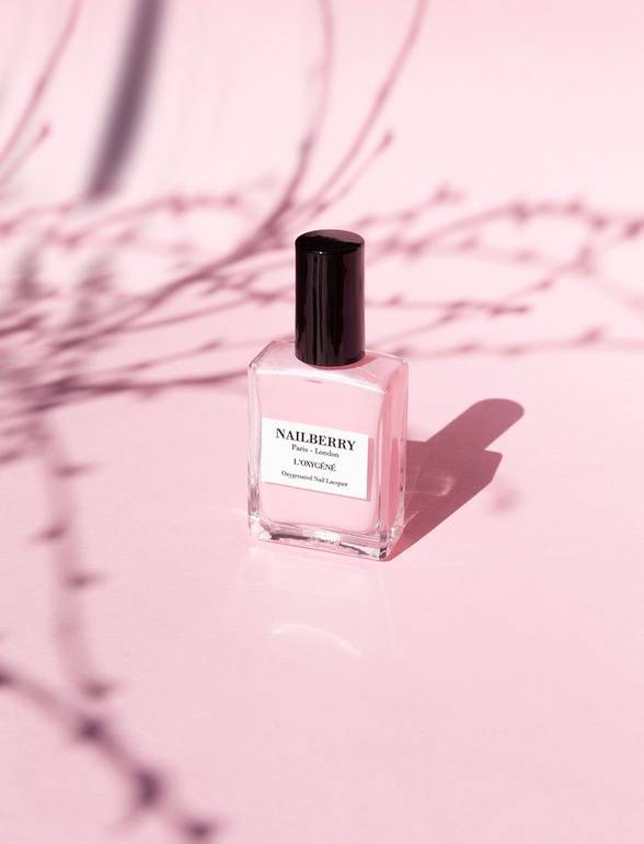 طلاء أظافر NAILBERRY L’OXYGÉNÉ – تركيبة مؤكسجة لصحة الأظافر