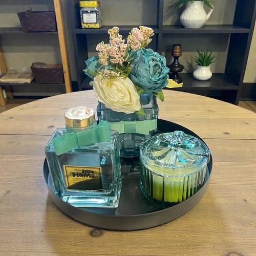 طقم فواحة مع شمعة معطرة وفازة – 4 قطع بعطر French Juniper and Lavender”