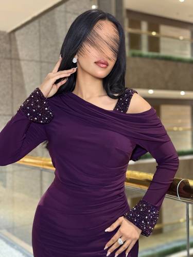 فستان سهرة بنفسجي داكن فاخر بدرابيه أنيقة وكتف مكشوف - 3XL