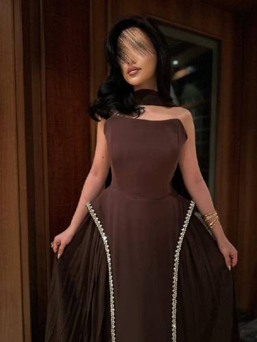 فستان سهرة بني فاخر بتفاصيل كريستالية وشال أنيق - 2XL