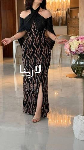 فستان سهرة أسود مطرز بالترتر الذهبي بتصميم أوف شولدر فاخر - 3XL