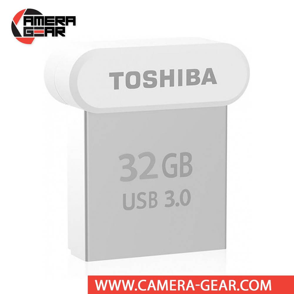 فلاشة Toshiba TransMemory Mini (مثل موديل U364) بسعة 32 جيجابايت هي محرك أقراص USB 3.0 صغير الحجم للغاية ومصمم لتوفير سرعات نقل عالية تصل إلى 120 ميجابايت/ثانية في تصميم مدمج وخفيف الوزن.