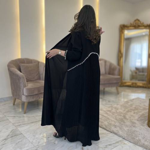 عباية لولو | أناقة الكسرات واللؤلؤ