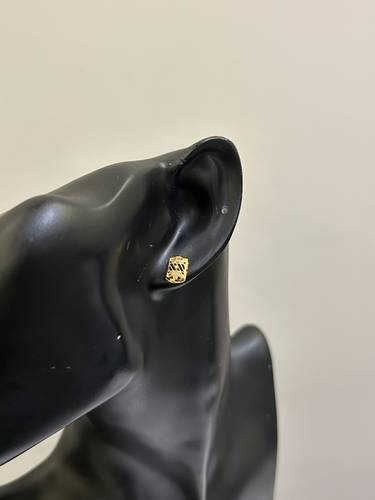 Earring 