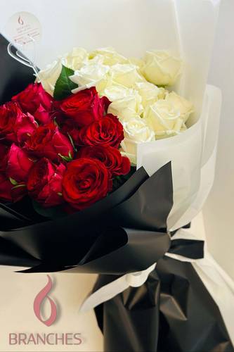 018 - White and Black Mix Bouquet