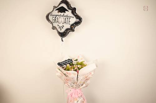 باقة Congradulations graduation