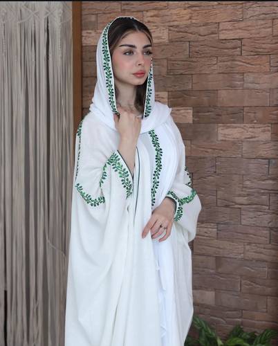 عبايه بشت مطرزه