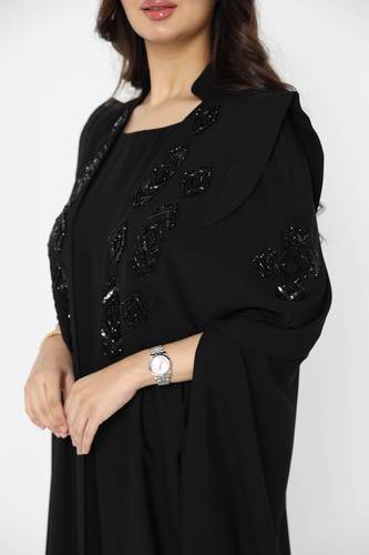 عباية سوداء 