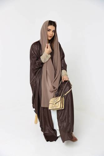 عبايه ملونه